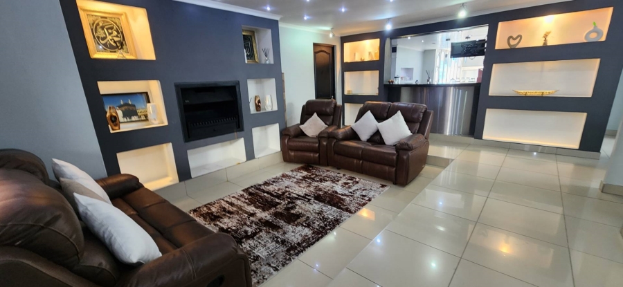 4 Bedroom Property for Sale in Weltevreden Valley Western Cape